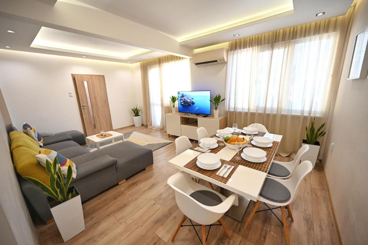 Modern Central 2-Bedroom Apartment With Parking Varna Ngoại thất bức ảnh