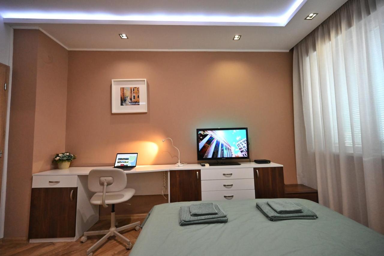 Modern Central 2-Bedroom Apartment With Parking Varna Ngoại thất bức ảnh