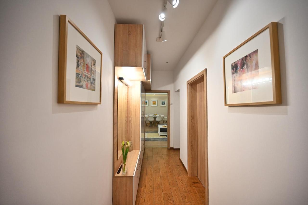 Modern Central 2-Bedroom Apartment With Parking Varna Ngoại thất bức ảnh