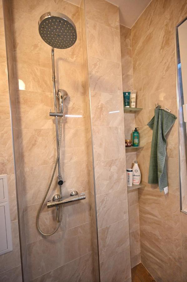 Modern Central 2-Bedroom Apartment With Parking Varna Ngoại thất bức ảnh